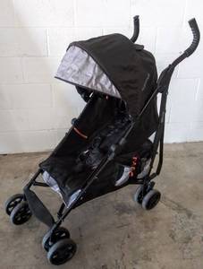 lot 3918 image: Summer Infant 3Dtote Convenience Stroller  Appears to have been used - Please See Photos