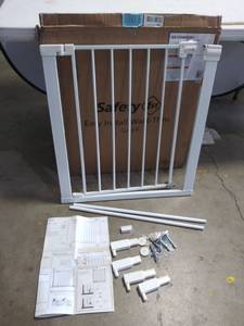 lot 3948 image: Safety 1st Easy Install Metal Baby Gate with Pressure Mount Fastening (White), Pack of 1