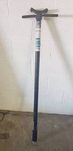 lot 4340 image: TCE High Reach Jack Stand Max 1500lbs. Missing Base
