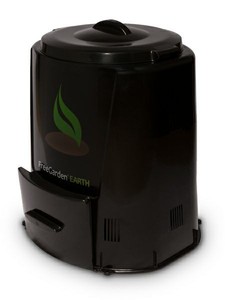 lot 4358 image: Enviro World 82 Gallon Compost Bin. Missing Lid And Door