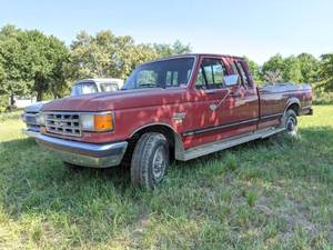 lot 2920 image: 1988 Ford F-250 XLT Lariat