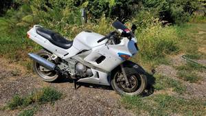 lot 2923 image: Parts Bike Kawasaki 600 GSX