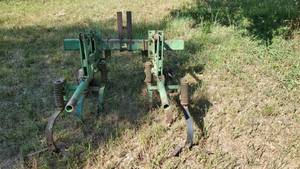 lot 2924 image: John Deere Cultivator