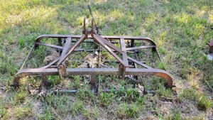 lot 2925 image: Antique Farm Implement