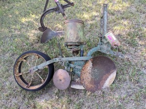 lot 2928 image: Antique John Deere Seeder