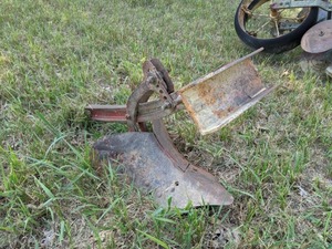 lot 2929 image: Antique Farm Moline