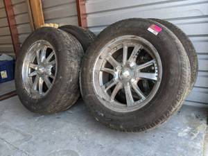 lot 2935 image: (4) Goodyear Wrangler SR-A Radial Tubeless Tires P27560R20