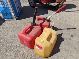 lot 2944 image: Lot Of Gas Containers