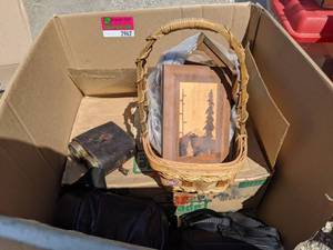 lot 2962 image: Brass Binoculars And Assorted Decor