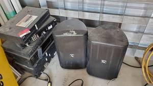 lot 2980 image: Stereo System Equipment With Speakers