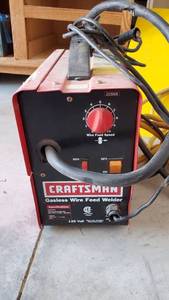 lot 2983 image: Craftsman Gasless Wire Feed Welder