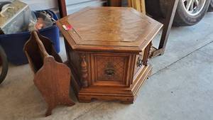 lot 2989 image: Side Table With Magazine Holder