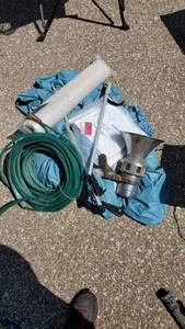 lot 4175 image: Hose, Pick Up Grabbers