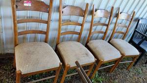 lot 9010 image: (4) Dining Room Chairs