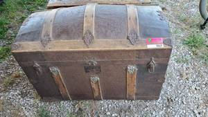 lot 9069 image: Antique Trunk