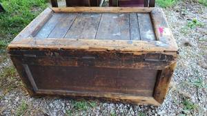 lot 9070 image: Old Carpenters Trunk