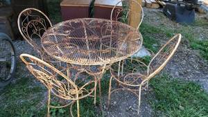 lot 9074 image: Wrought Iron Patio Set