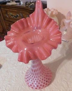 lot 1006 image: Fenton Vase