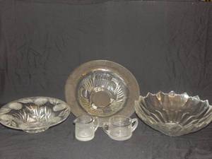 lot 3145 image: Flower Print Glass Bowls & Cups