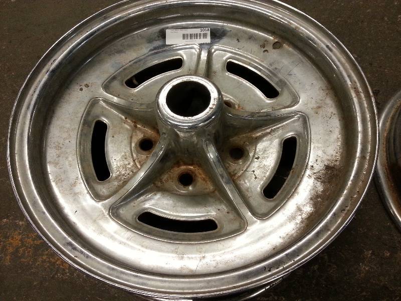 lot 1018 image: Original full size Buick 15 diameter X 6 wide factory Rally style wheel