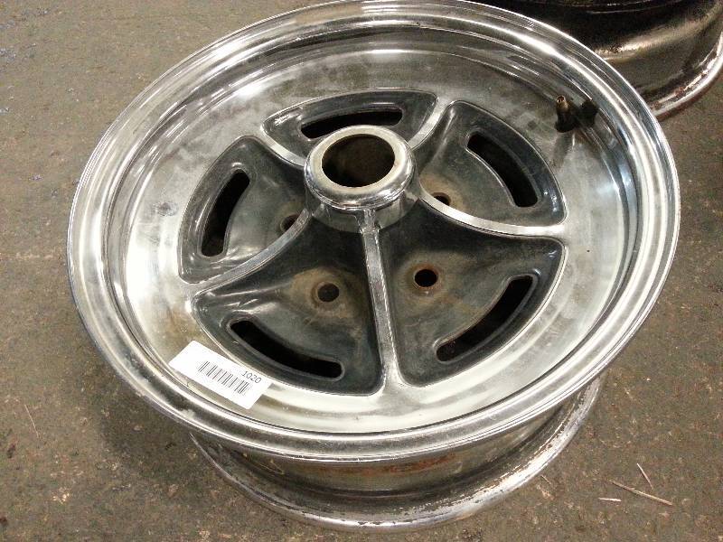 lot 1020 image: Original full size Buick 15 diameter X 6 wide factory Rally style wheel