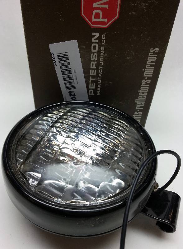 lot 1029 image: 12 volt tractor fender or hood cowl light