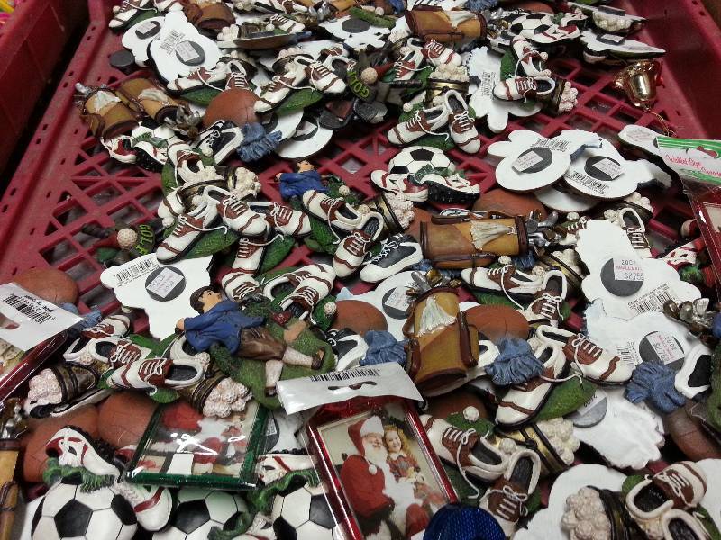 lot 1038 image: Refrigerator magnet box.  From sports to Christmas, its all here.