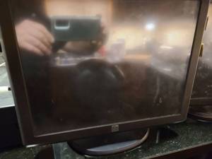 lot 7900 image: lot of 3 ELO monitors with Hard drive (POS System)