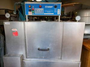 lot 8010 image: Conveyor Insinger dish machine model Admiral 44-4