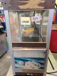 lot 8019 image: tortilla chip warming case (Constructed of Glass & Stainless Steel)