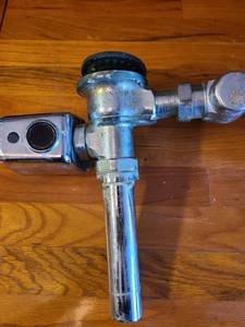 lot 8022 image: motion sensor automatic flusher