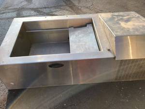 lot 8024 image: Randell tabletop refrigerated cold well model # CR9039