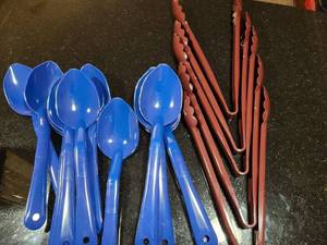 lot 8062 image: lot of serving spoons & tongs