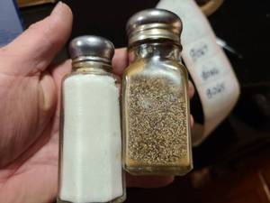 lot 8065 image: lot of salt & pepper shKers