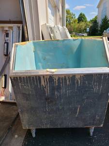 lot 9001 image: ice bin or storage bin
