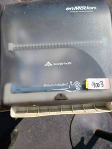 lot 9003 image: En motion hand dispenser (Hands free-Motion Sensor)