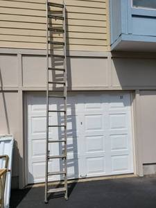 lot 9024 image: 15 ft extension ladder