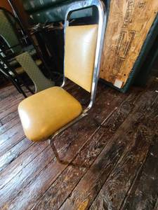 lot 9157 image: Very Cool. Lot of (12) vintage cafediner chairs   ATTENTION ALL LOTS BEYOND THIS POINT HAVE A SEPARATE PICKUP LOCATION AND DATE