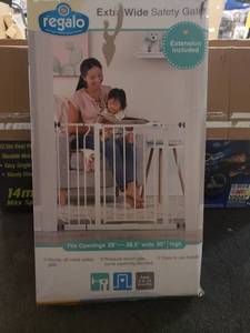lot 511064 image: Regalo Extra Wide Baby Gate, 29in-39in with Walk Through Door
