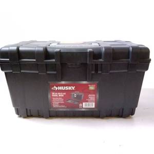 lot 7 image: Husky 16 Black Toolbox-missing latch