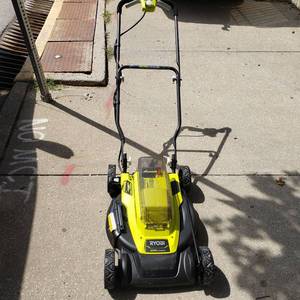 lot 67 image: Ryobi Ry401100-y 18 In. 40-volt 2-in-1 Cordless Battery Walk Behind Push Mower