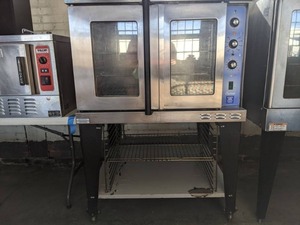 lot 6047 image: Bakers Pride Cyclone Series Liquid Propane Single Deck Full Size Convection Oven with Legs - 60,000 BTU
