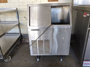 lot 6053 image: Crystal Tips Ice Maker 167-UCAS-161