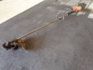lot 6078 image: Husqvarna Weed Eater