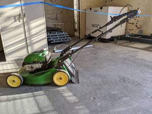 lot 6084 image: John Deere JS25 Push Mower 190cc
