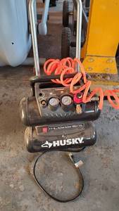 lot 6090 image: Husky 4 Gal Air Compressor