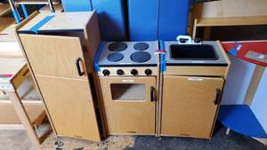 lot 6170 image: Kids Wood Kitchen