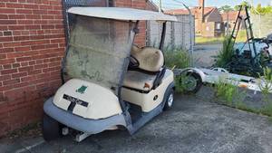 lot 6198 image: Club Car Battery Powered Golf Cart