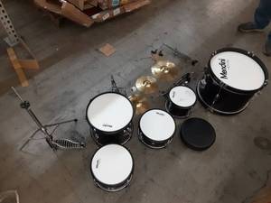 lot 61133 image: Mendini Drum Set (USED)