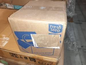 lot 61219 image: Box of Fresh Step Cat Liter